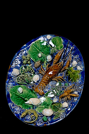 Plat ovale bleu écrevisses. Gisèle Garric