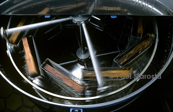 Extraction du miel par centrifugation