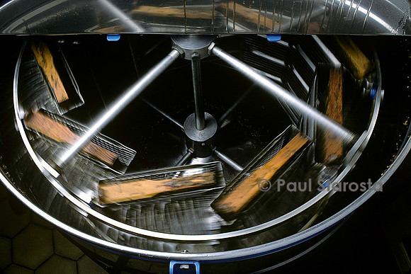 Extraction du miel par centrifugation