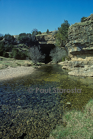 Entrée du Bonheur dans le tunnel de Bramabiau