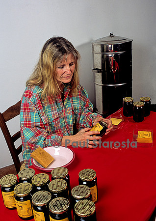 Etiquetage des pots de miel