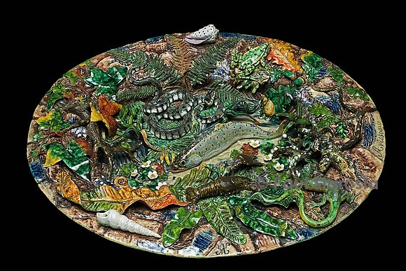 Grand bassin en terre cuite émaillée avec poisson nageant, écrevisse, fleurettes, grenouille verte