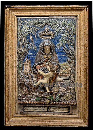 Plaque dans un cadre en bois doré représentant la Vierge et l’Enfant