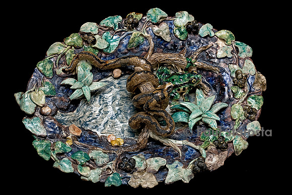 Petit bassin en terre cuite  glaçure plombifère avec serpent enroulé sur une branche