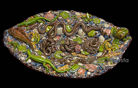 Bassin ovale en forme de carapace de tortue, terre cuite émaille plombifère avec trois serpents