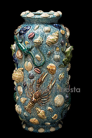 Vase en terre cuite glaçure plombifère avec écrevisses, coquillages, lézards, grenouilles