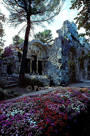 Les Jardins de la Fontaine à Nîmes - le temple de Diane