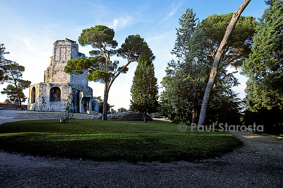 Les Jardins de la Fontaine à Nîmes - la Tour Magne